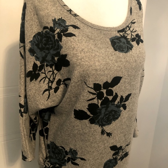 Suzy Shier 3/4 sleeve sweater - Picture 2 of 5